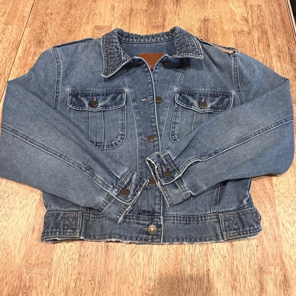 BBJ Los Angeles Denim Jacket Womens Size M Blue Cropped‎ Raw Hem Quilted Collar